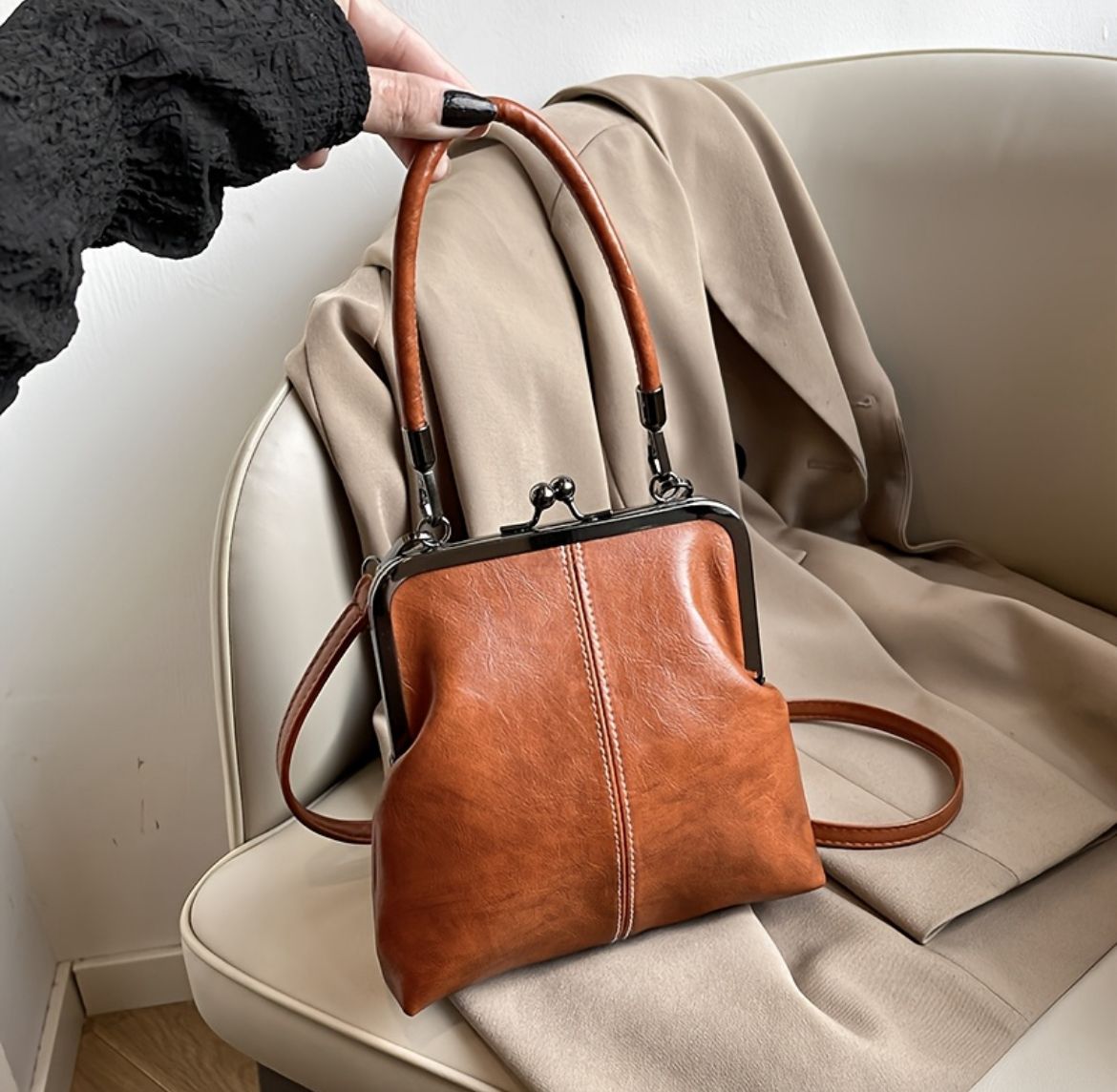 Vintage Kiss-Lock Handbag – Brown